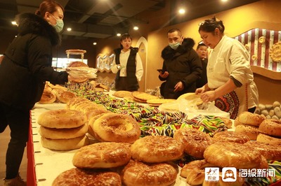 新疆阿勒泰 小馕餅撬動大產業 特色食品銷售促農增收